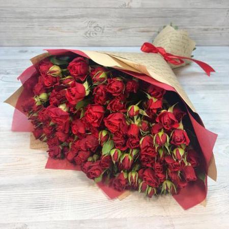 Букет из 29 красных кустовых роз